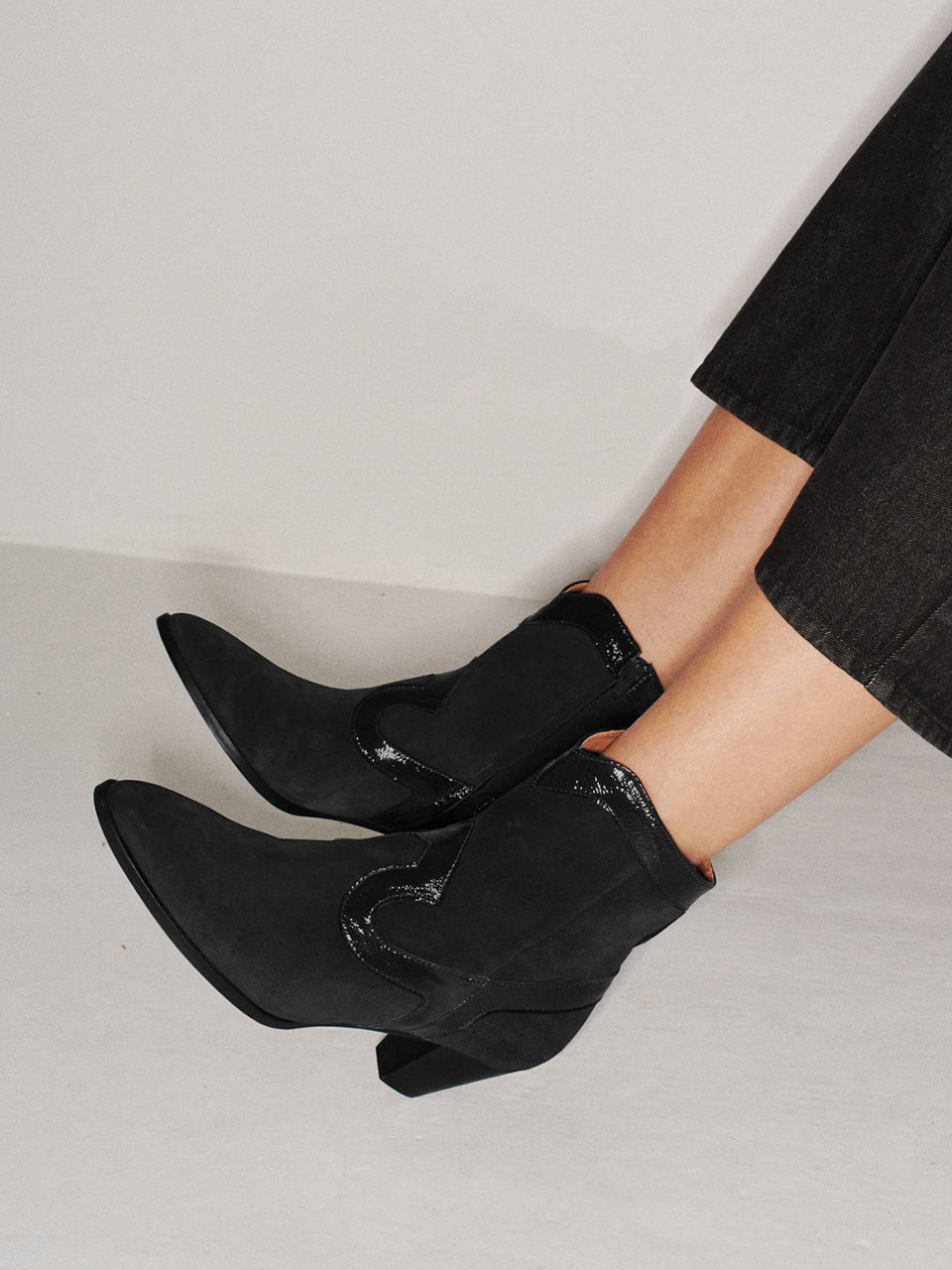 Socque Paris - Georgia Noir - Bottine mid talon moyen hauteur cheville daim noir