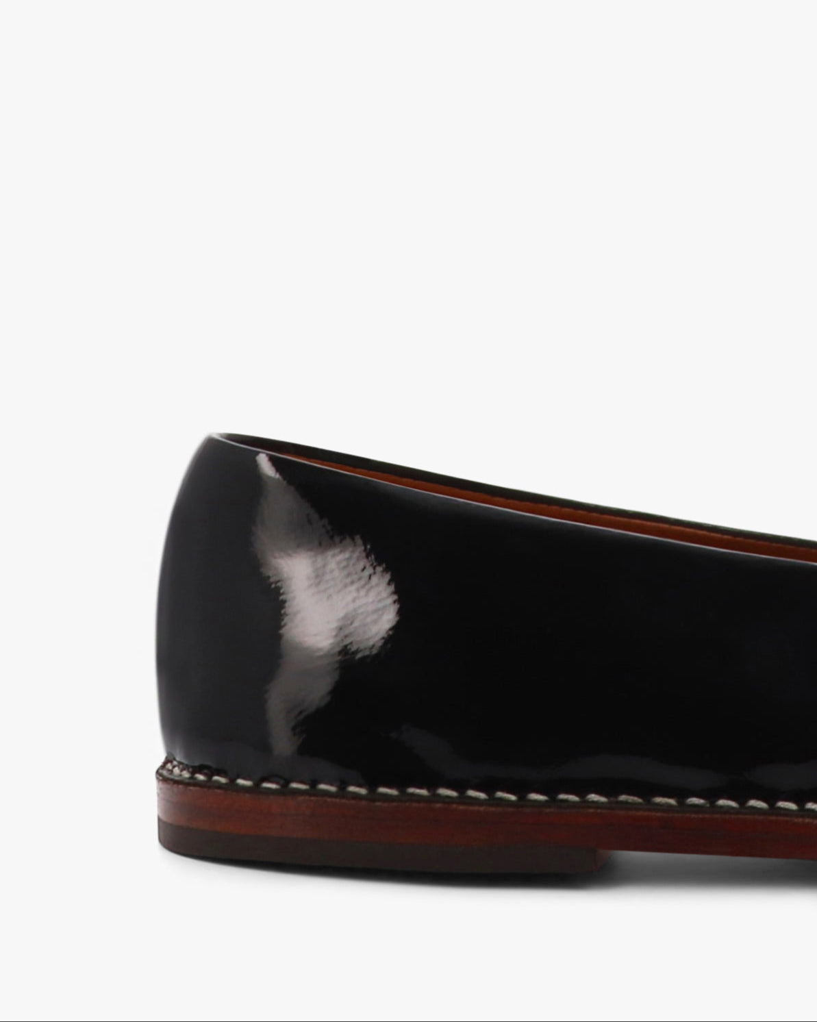 Socque-Ballerine-Etche-noir-cuir-vernis-detail