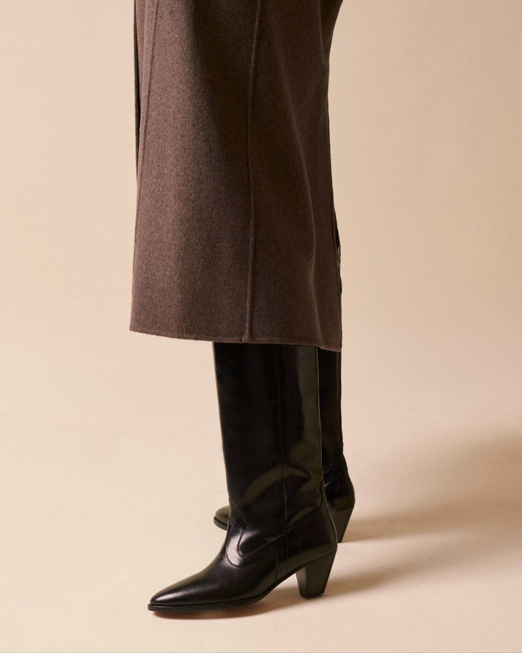 Socque-Dakota-Noir-Black-Botte-Haute-Cuir-Santiag-portee