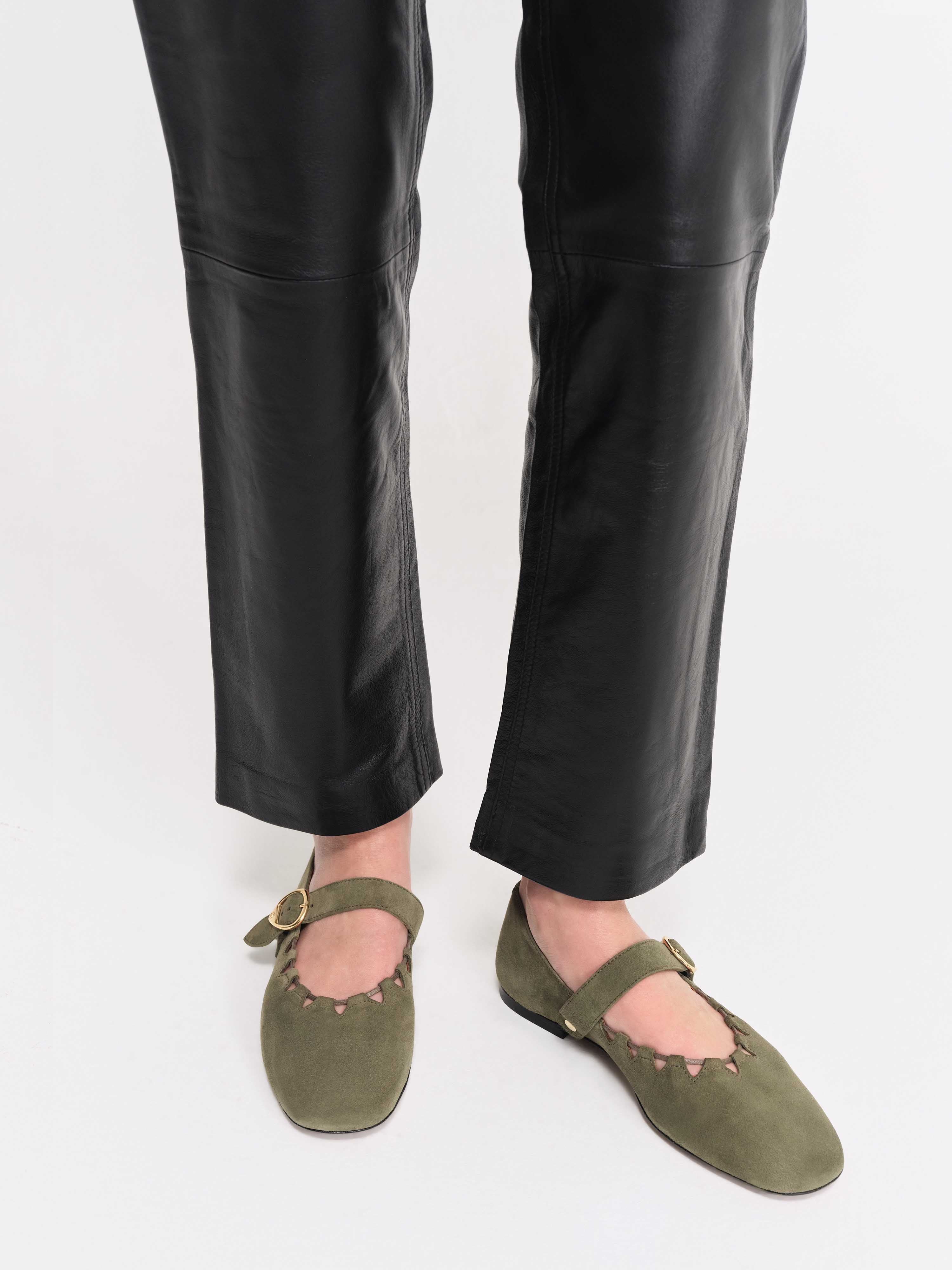 Socque-Paris-Ballerine-Ginger-Cuir-Daim-Kaki-Portee