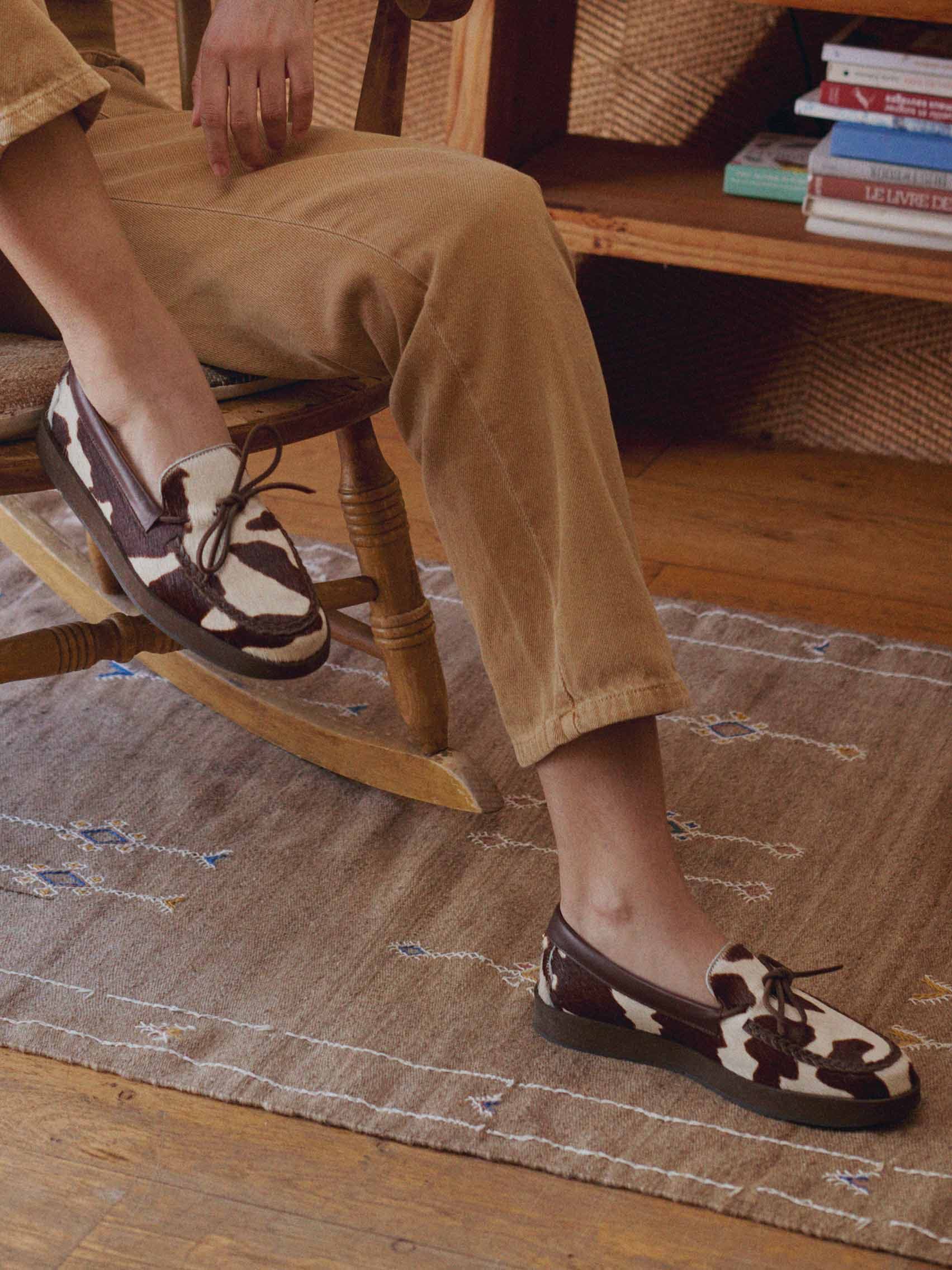 Socque-Paris-Totem-Cuir-Vache-Mocassin-Close-Up