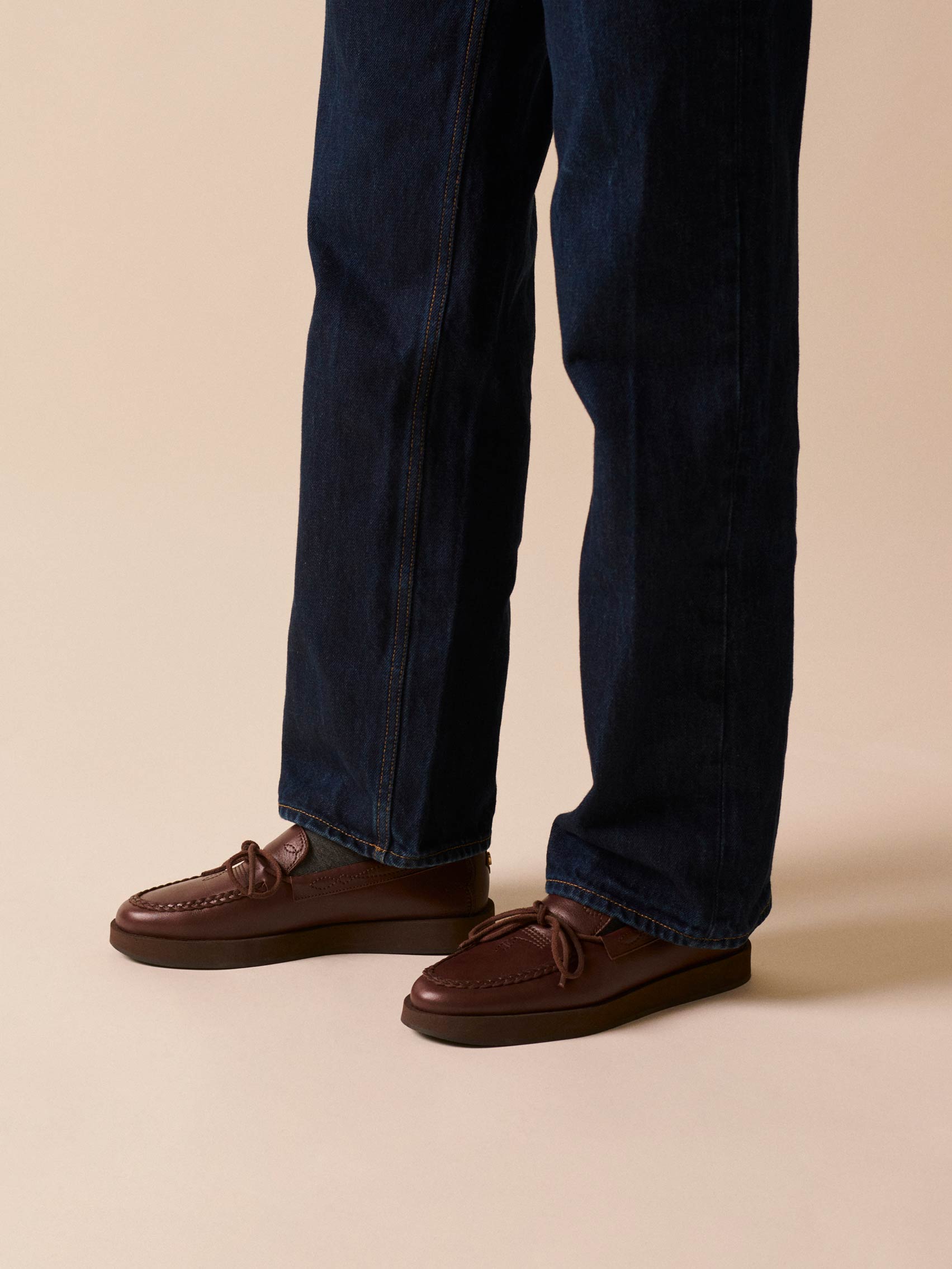 Socque-Totem-Moccasin-Indien-Cuir-Marron-Profil