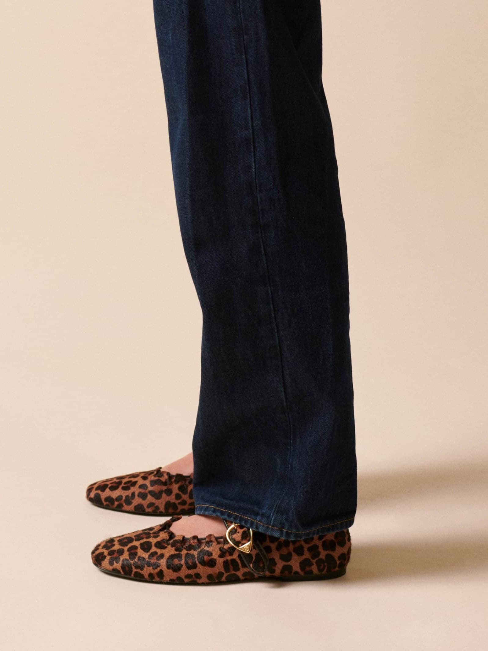Socque-ballerine-plate-Ginger-leopard-portee