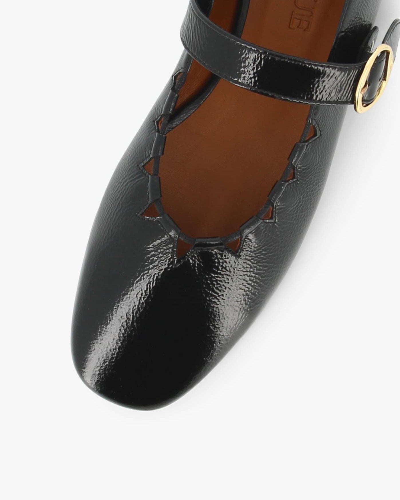 Socque-ballerine-plate-ginger-cuir-noir-vernis-detail