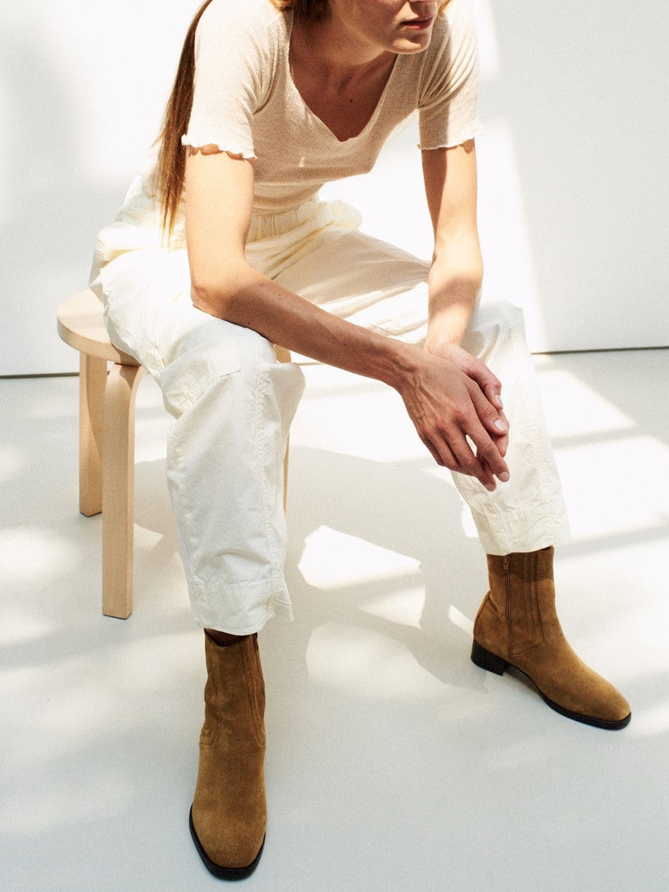 Socque Paris - Brighton Camel - Bottine plate hauteur cheville en daim caramel