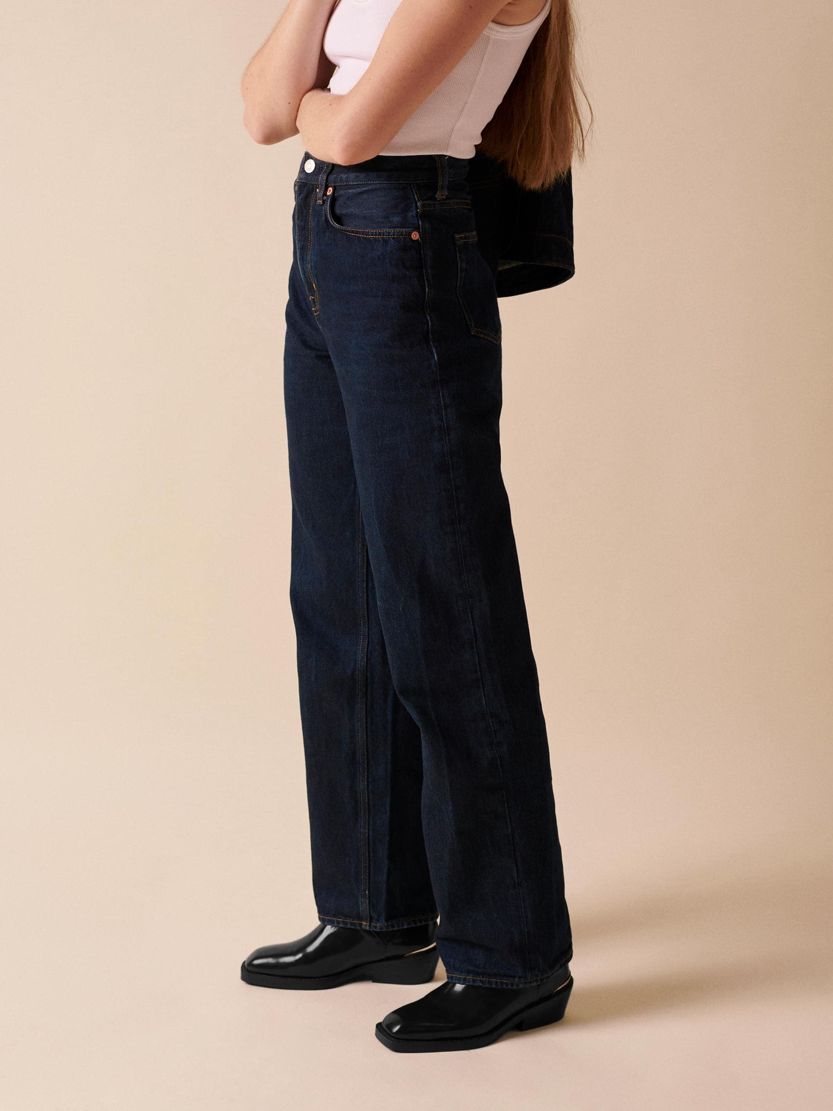 Socque-bottine-chelsea-Clyde-polido-noir-portee