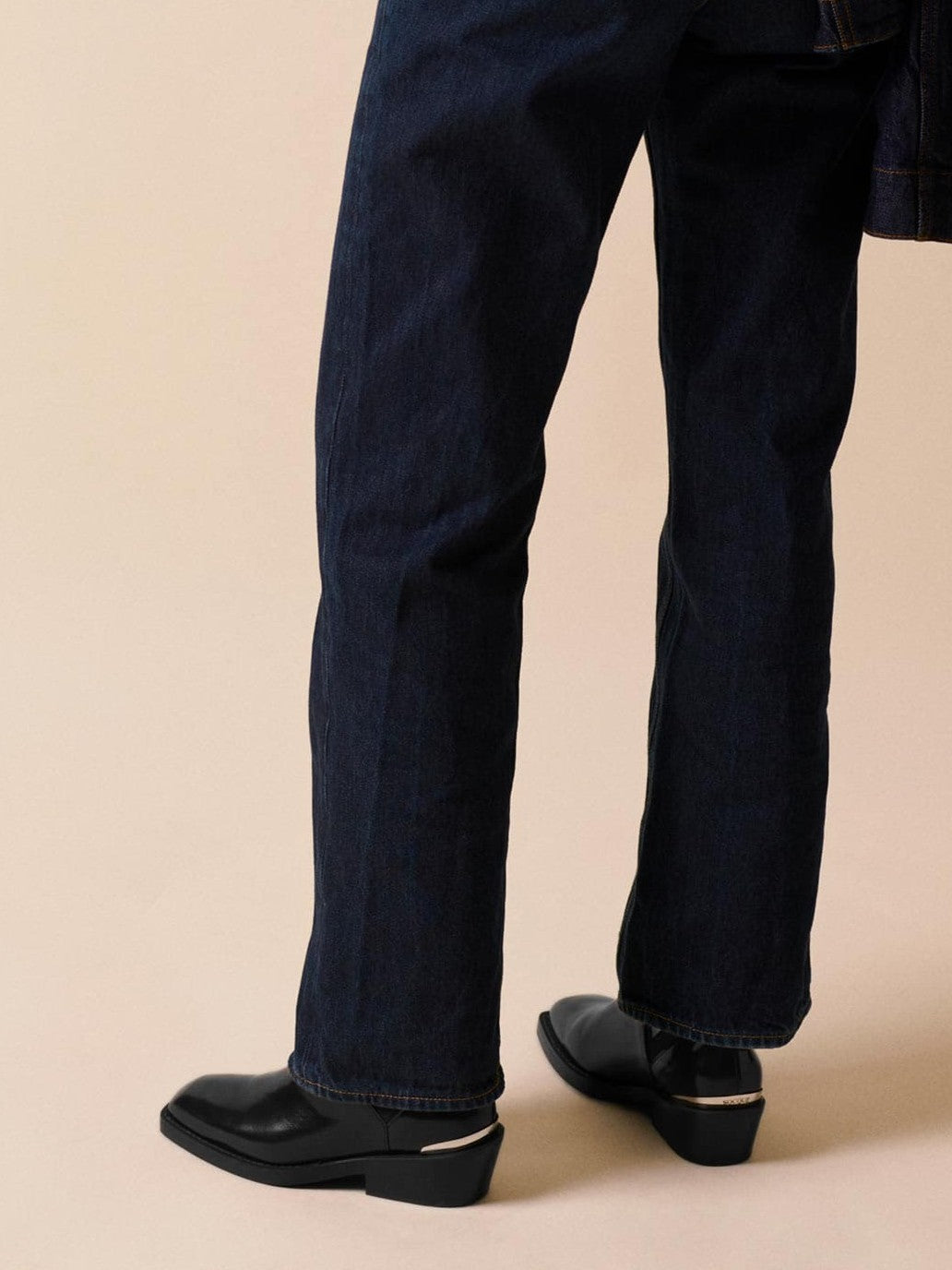 Socque-bottine-chelsea-Clyde-polido-noir-portee