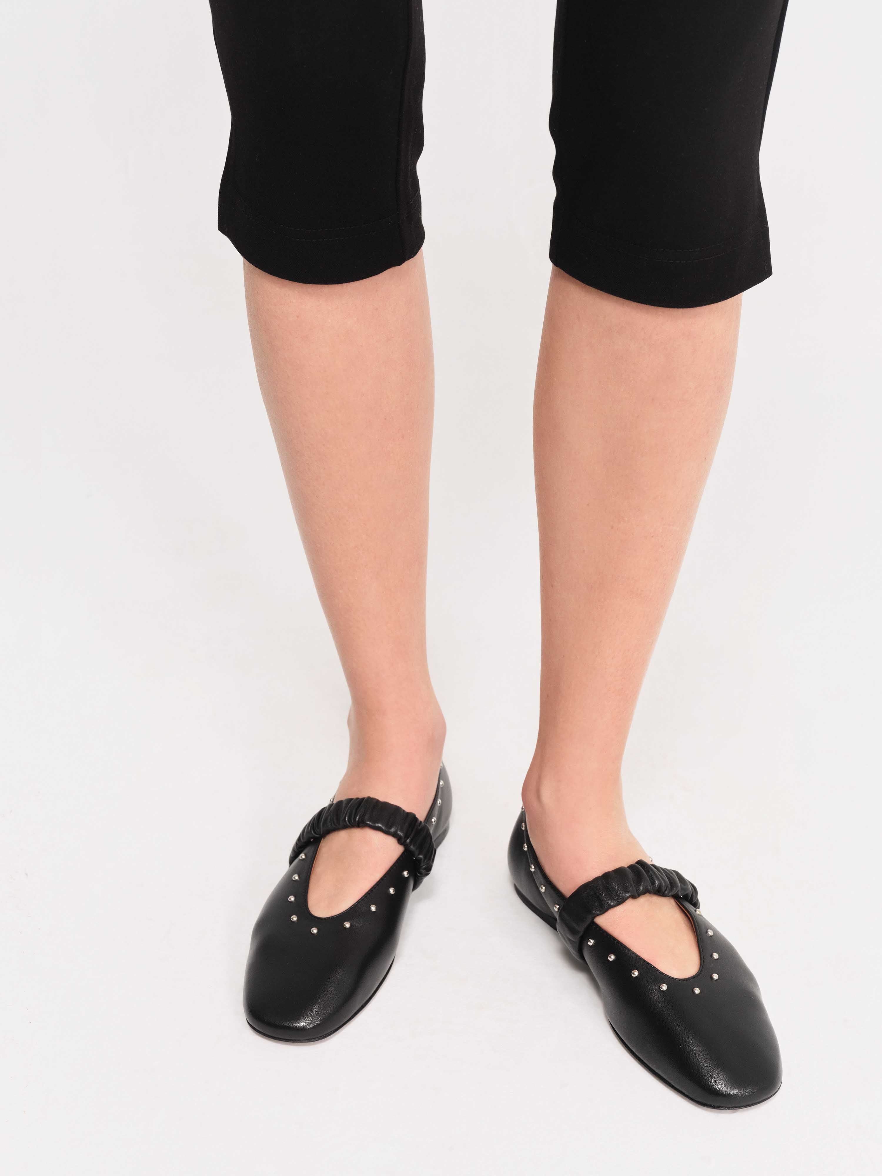 socque-paris-ballerine-june-noir-portee