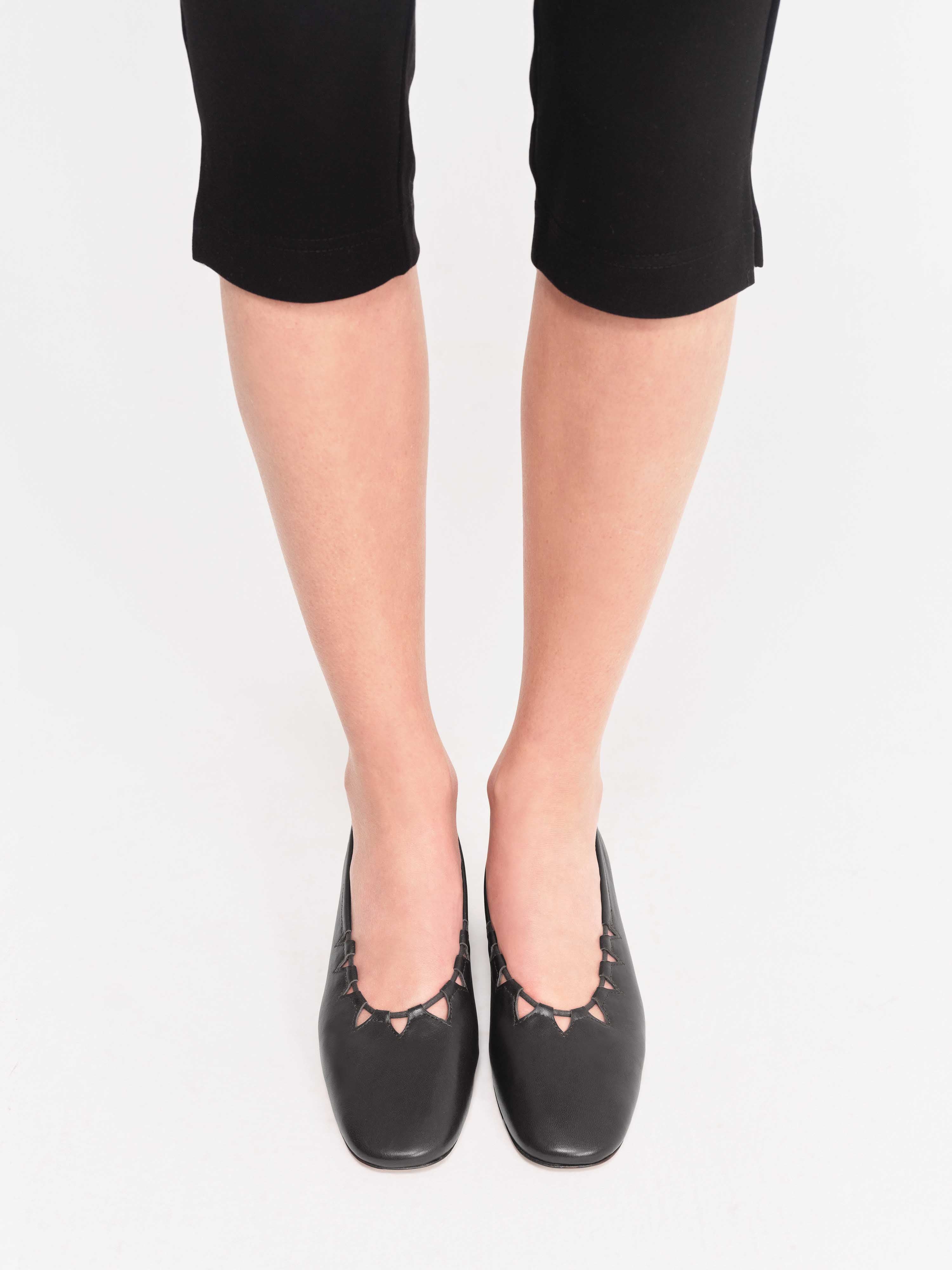 Ballerine-escarpin-a-talon-cuir-nappa-noir-portee