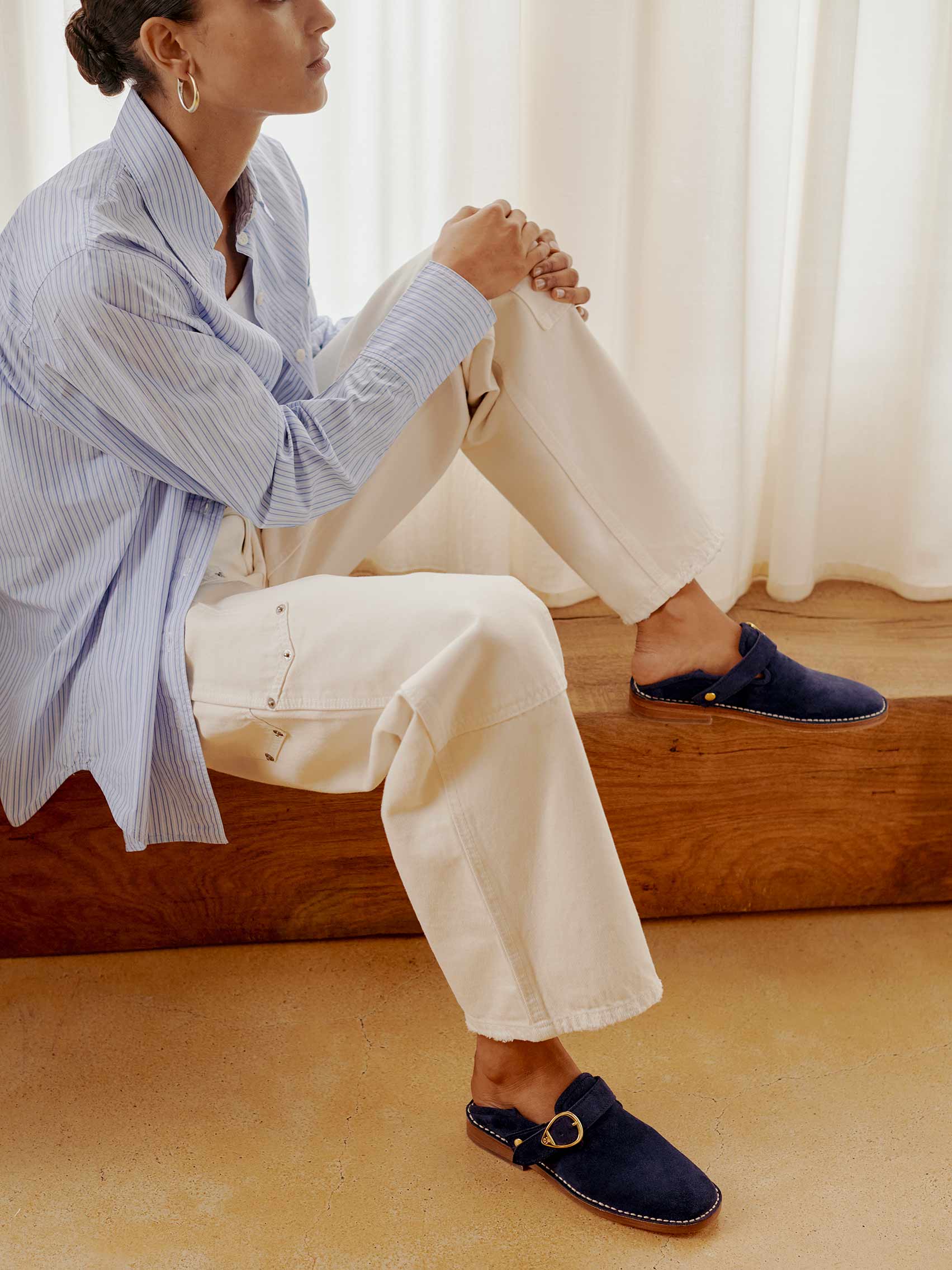 Socque Paris - Lucca Océan - Slipper mule sabot convertible en daim bleu océan.