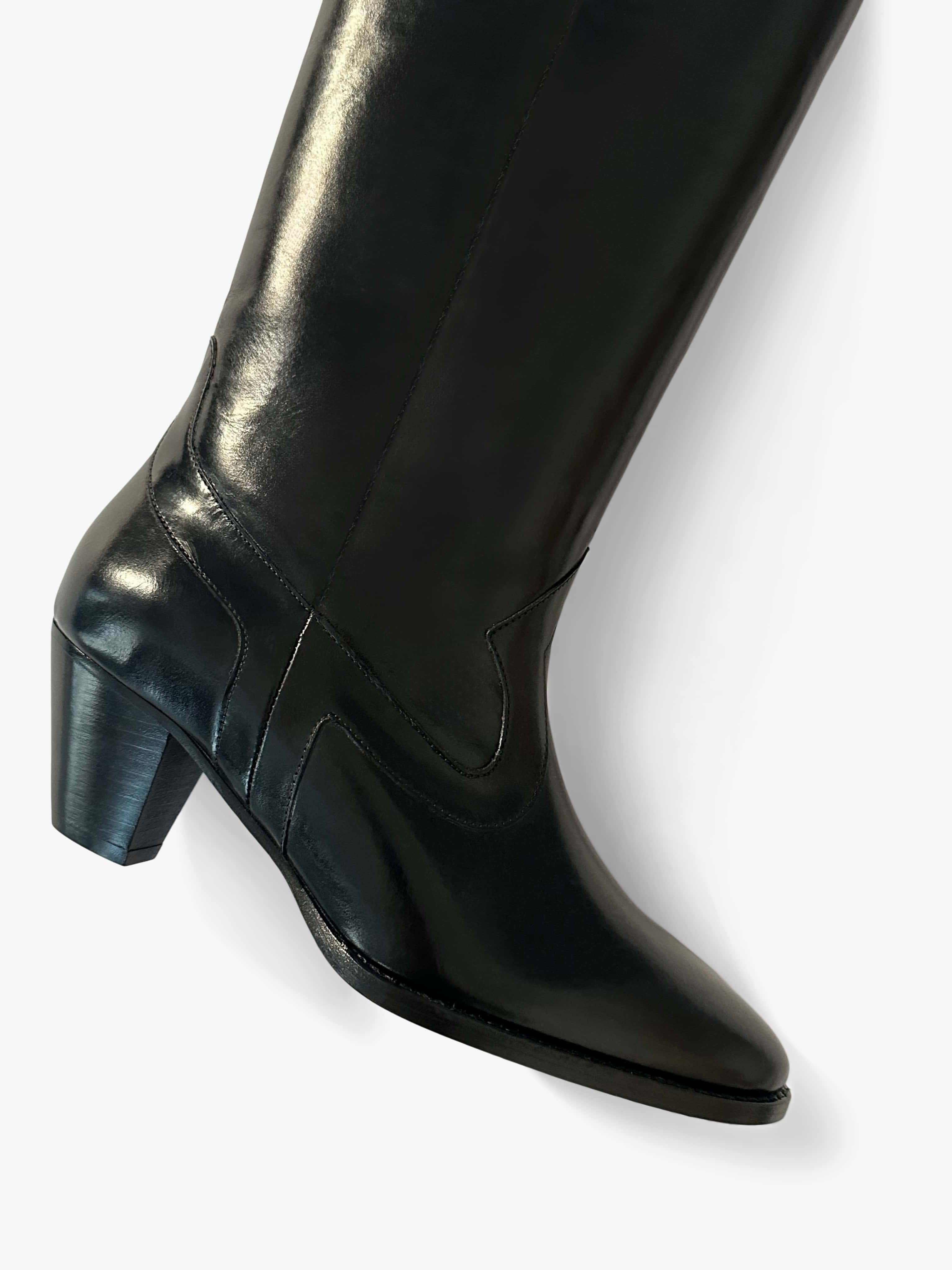 Socque-Dakota-Noir-Black-Botte-Haute-Cuir-Santiag-Detail-Cote
