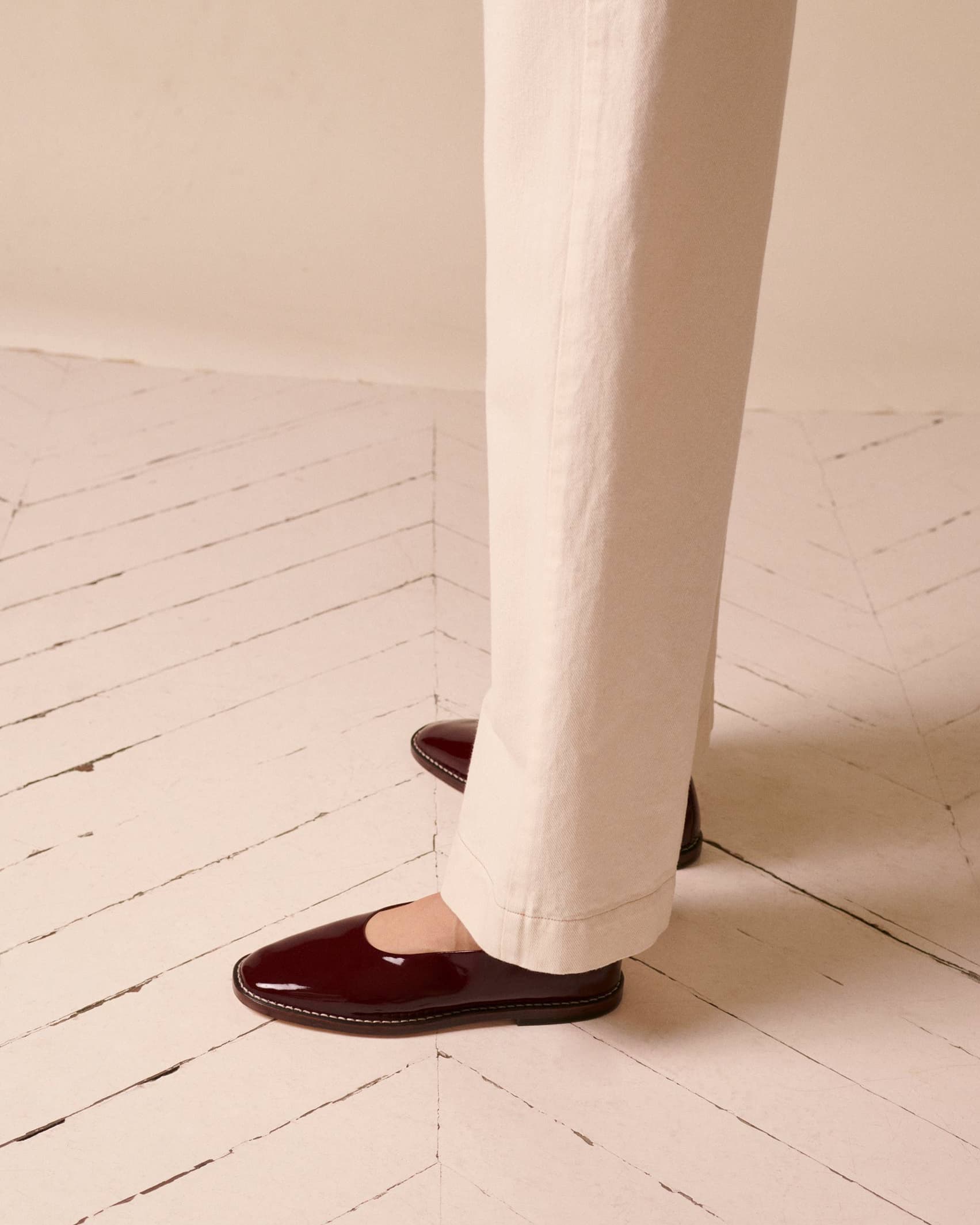 Socque-Etche-Bordeaux-Ballerine-cuir-Portee1