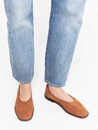 Socque-Paris-Ballerine-Etche-Daim-Camel-Portee