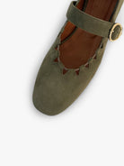 Socque-Paris-Ballerine-Ginger-Cuir-Daim-Kaki-Top-Detail