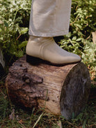 Socque-Paris-Dover-Cuir-Creme-Bottine-portee