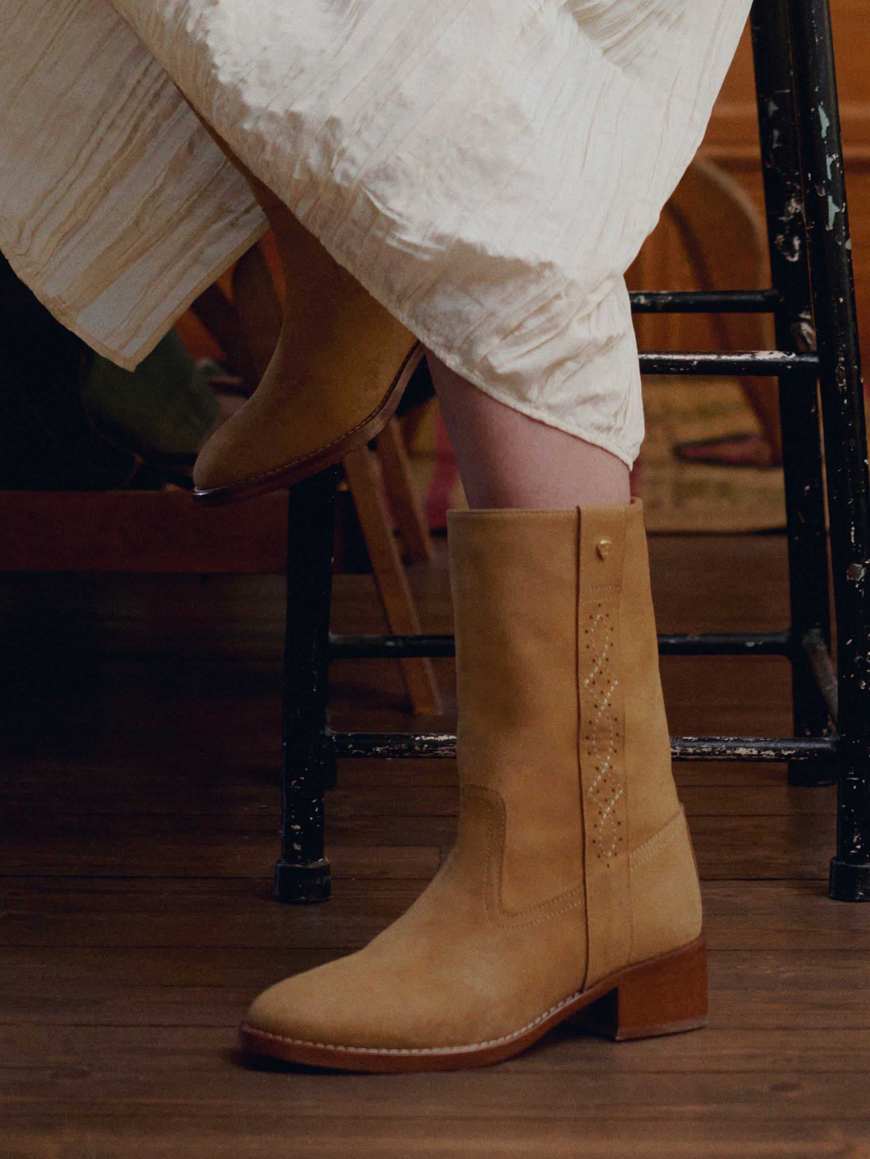 Socque-Paris-Dune-Daim-Sable-Bottine-Talon-Portee