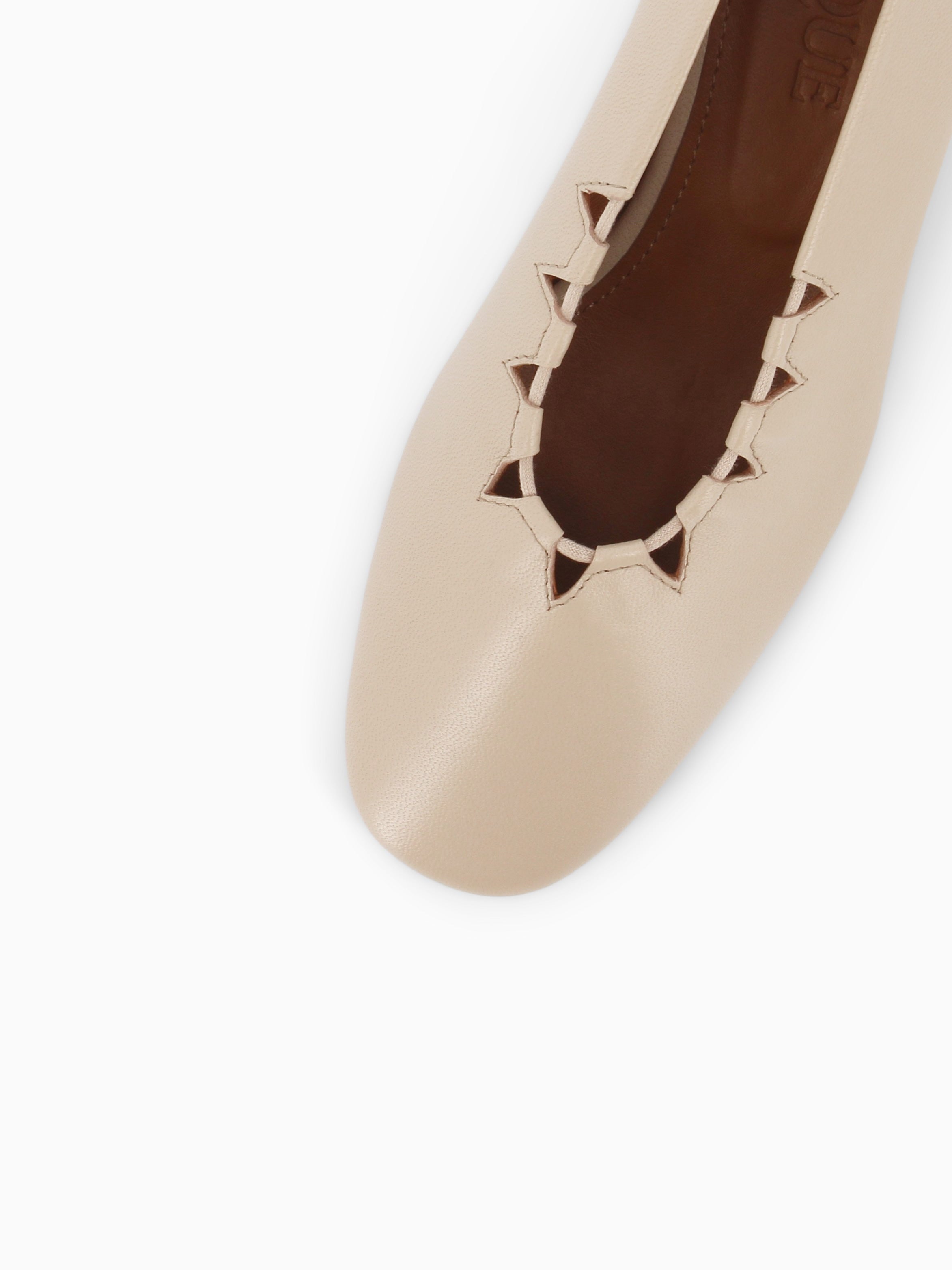 Socque-Paris-Escarpin-Moune-Cuir-Biscuit-Top-Detail