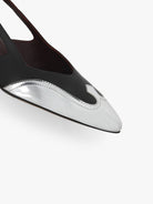 Socque-Paris-Escarpin-Patti-Noir-Argent-Detail-Pointe