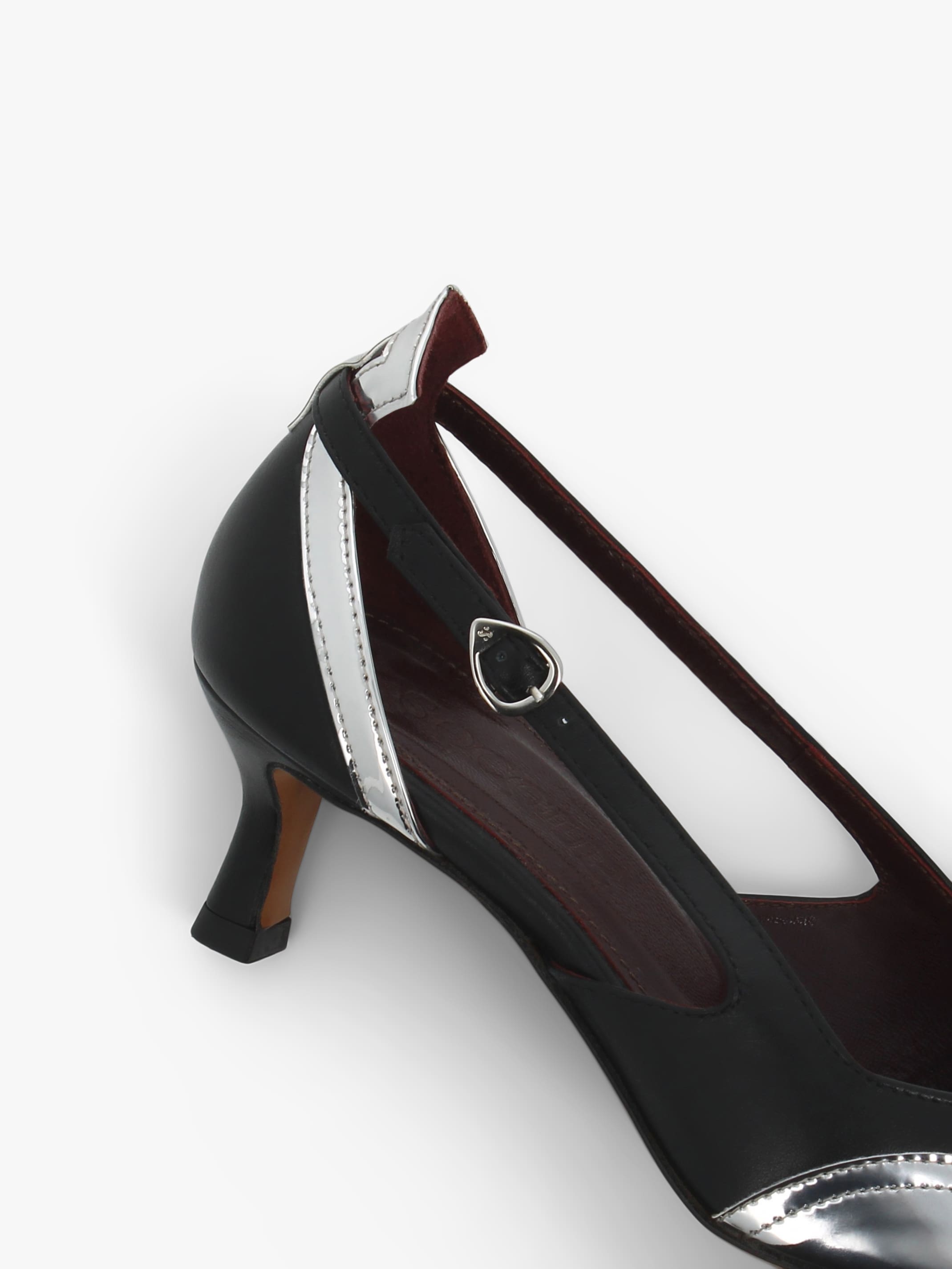 Socque-Paris-Escarpin-Patti-Noir-Argent-Detail-Profil