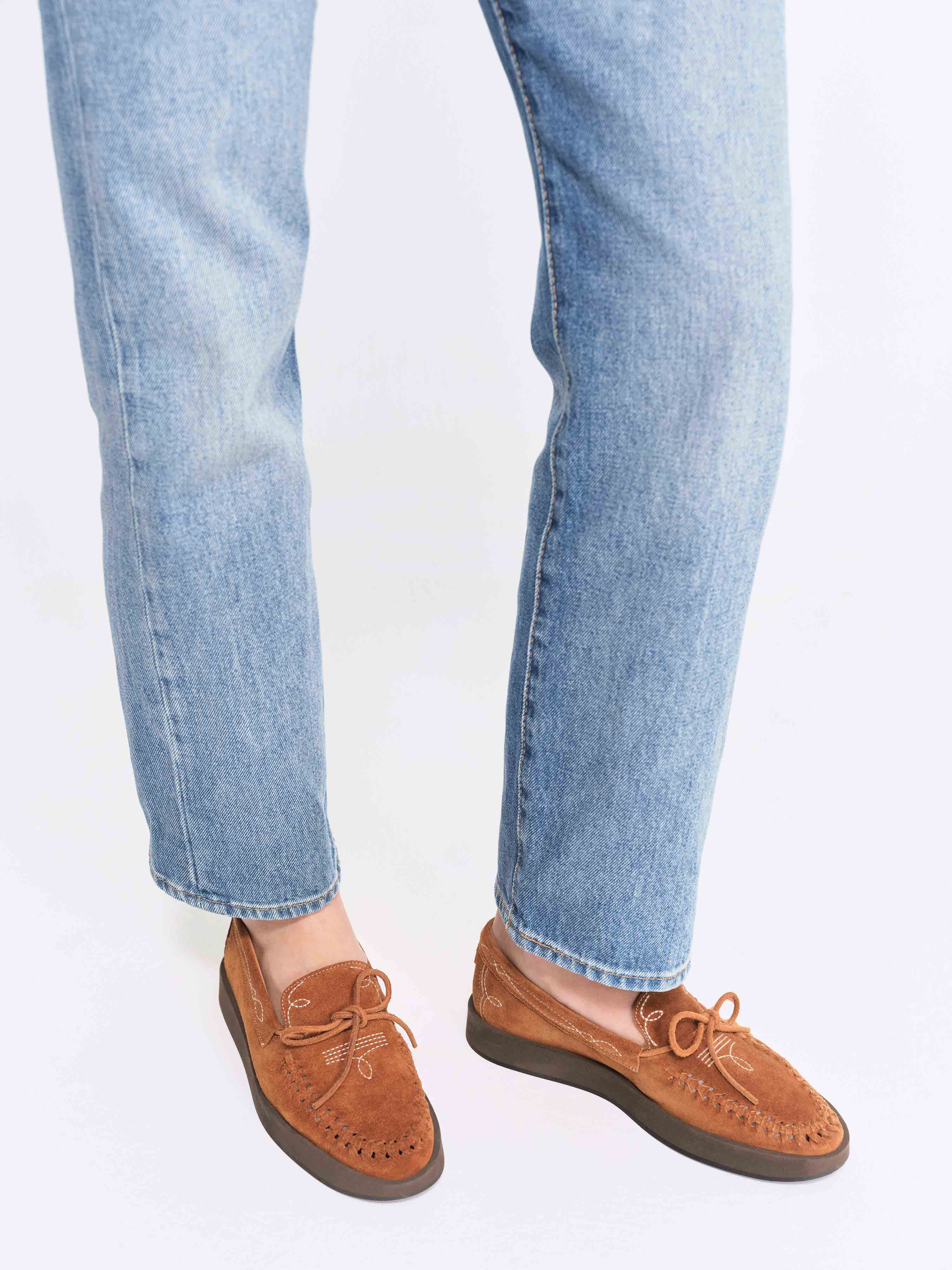 Socque-Paris-Mocassin-Indien-Daim-Camel-Ajoure-Portee