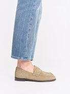 Socque-Paris-Mocassin-Ringo-Daim-Taupe-Portee