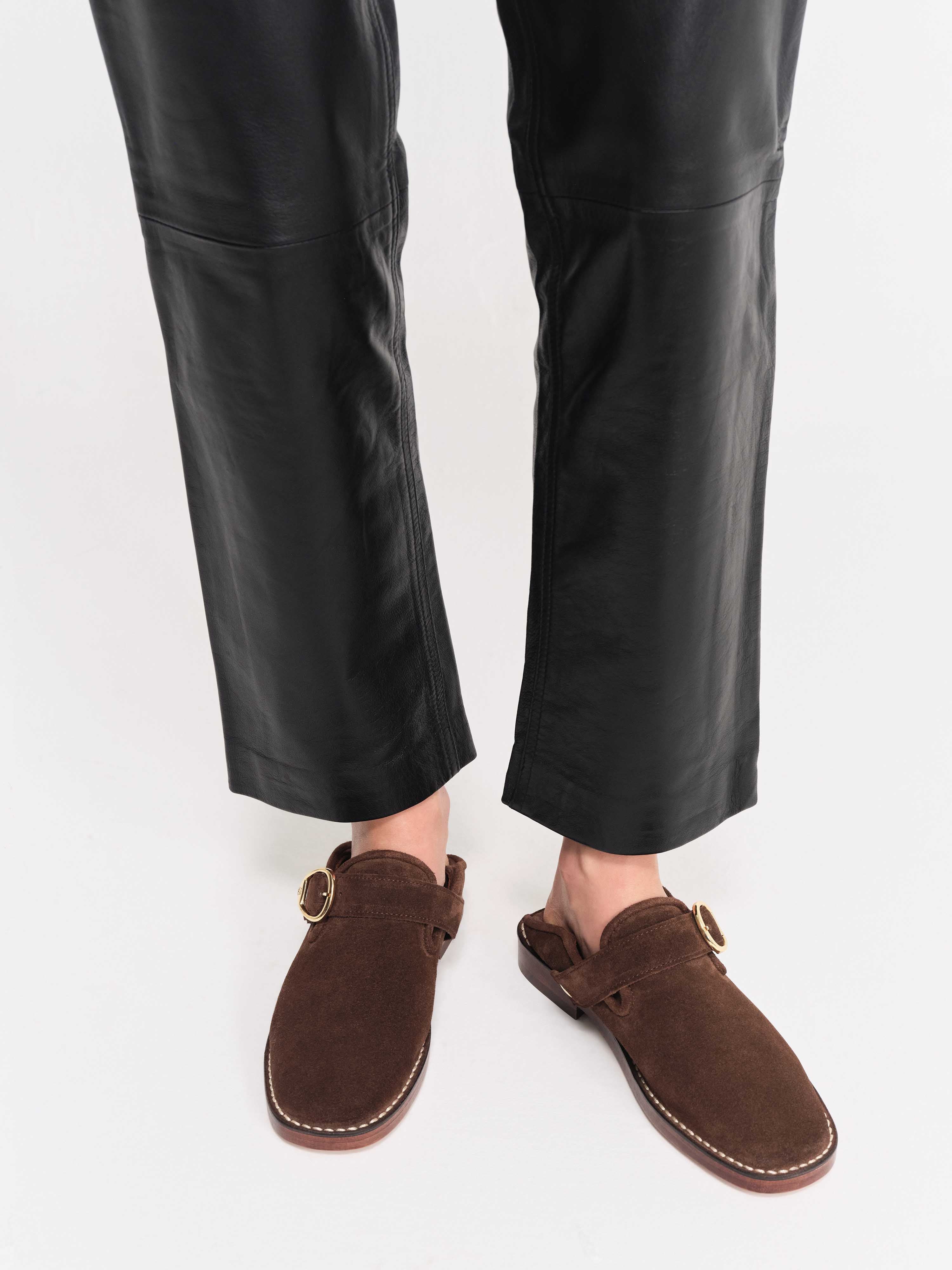 Socque-Paris-Mule-Lucca-Daim-Chocolat-Portee