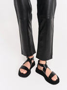 Socque-Paris-Sandale-Plateforme-Miko-Noir-Portee