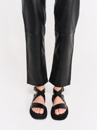 Socque-Paris-Sandale-Plateforme-Miko-Noir-Portee