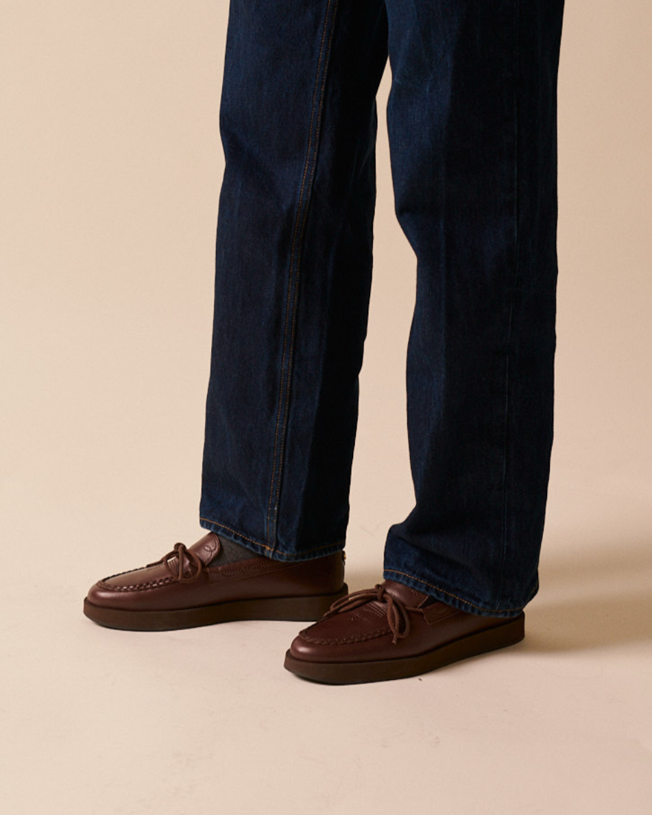 Socque-Totem-moccasin-indien-cuir-marron-porté