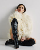 Socque-botte-boudoir-cuir-noir-talon-portee1