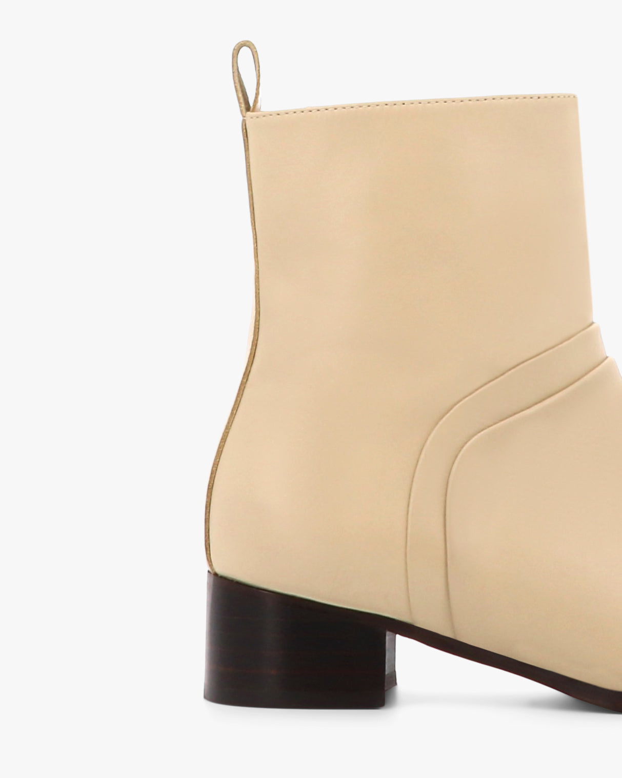 Socque-bottine-beetleboot-Dover-cuir-creme-detail