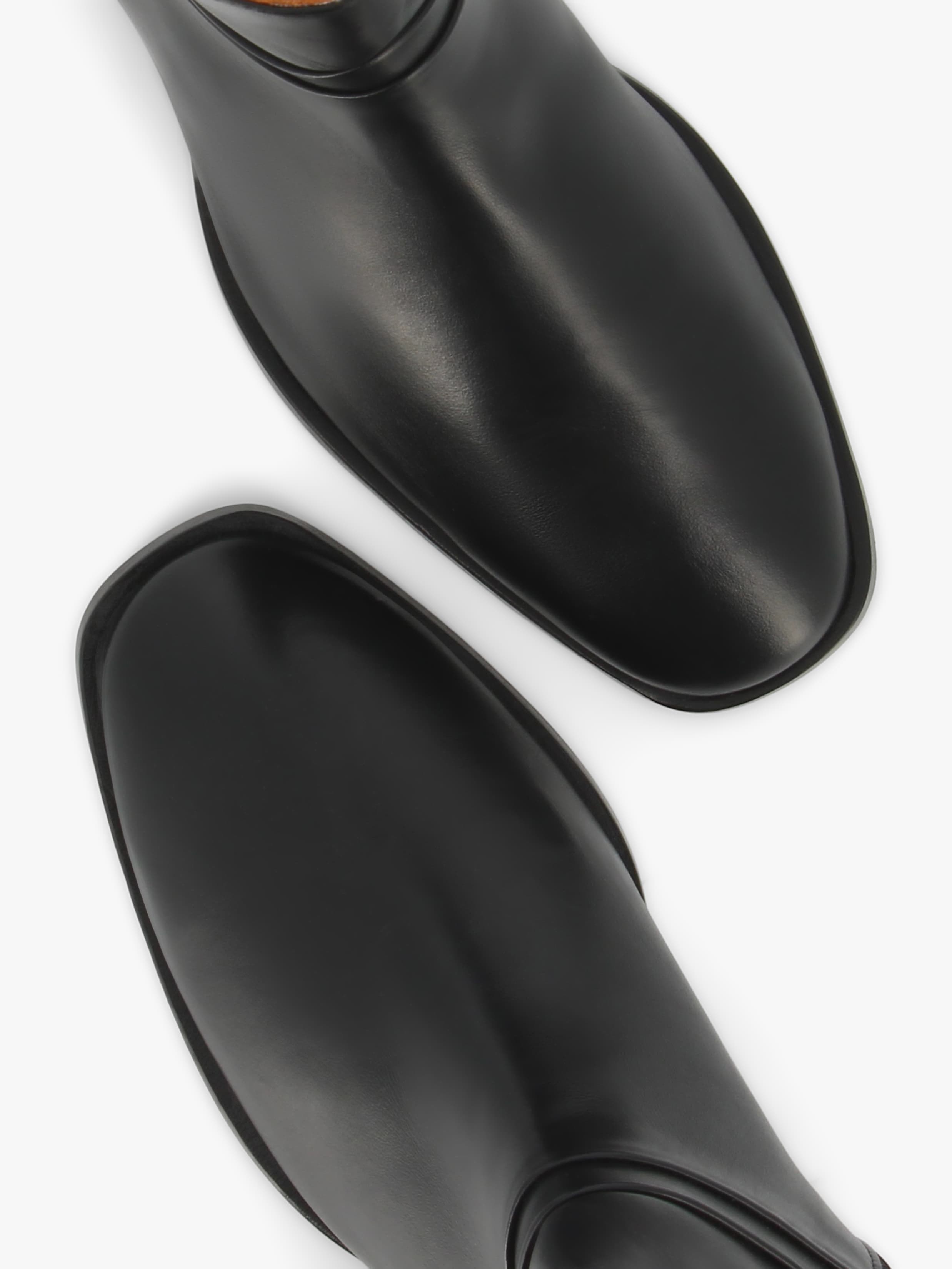 Socque-bottine-beetleboot-Dover-cuir-noir-top-detail
