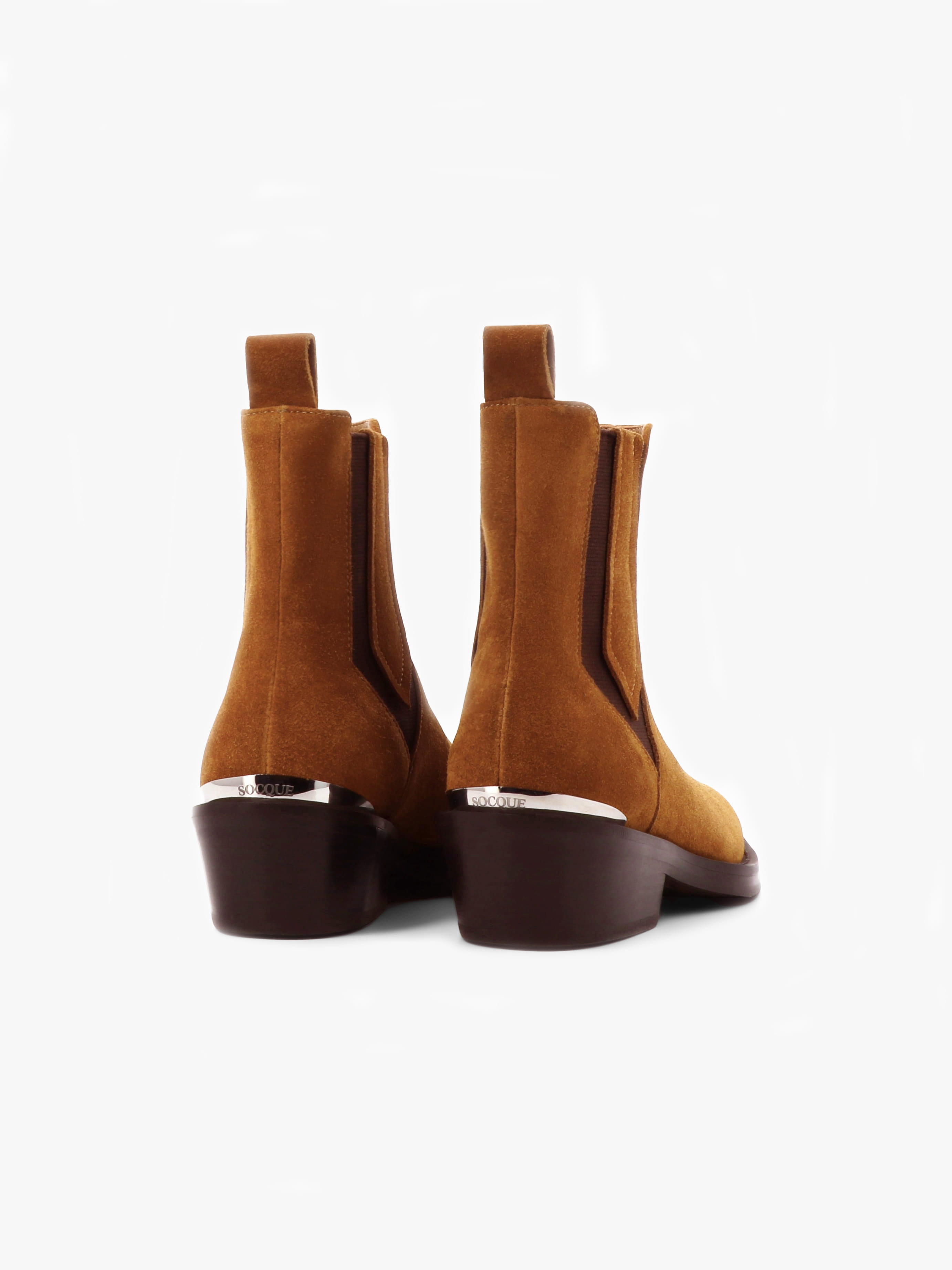 Socque-bottine-chelsea-Clyde-daim-camel-top-detail