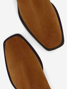 Socque-bottine-chelsea-Clyde-daim-camel-top-detail