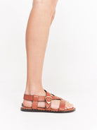 socque-paris-sandale-hydra-camel-portee