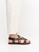 socque-paris-sandale-hydra-chocolat-portee