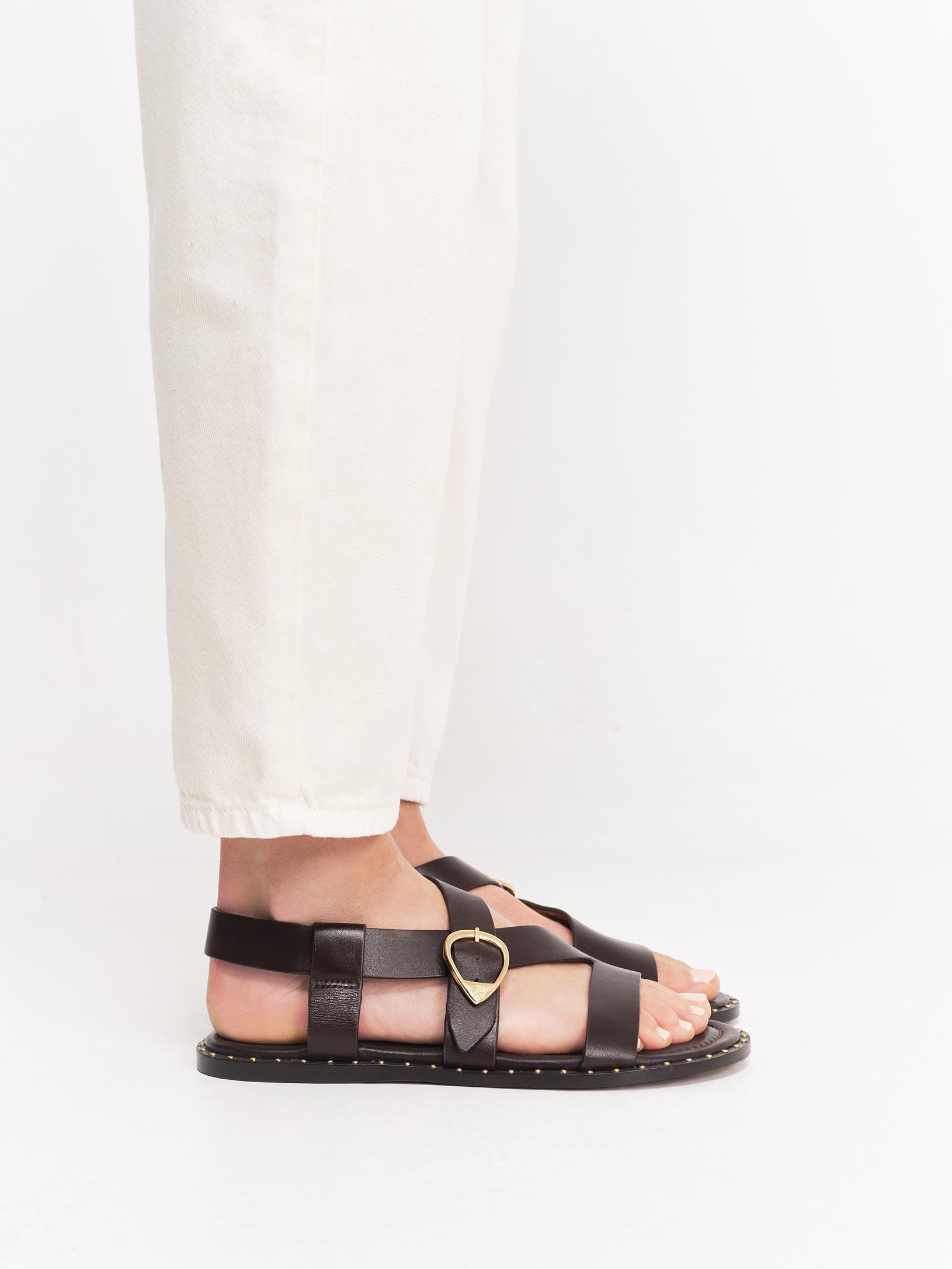 socque-paris-sandale-hydra-chocolat-portee