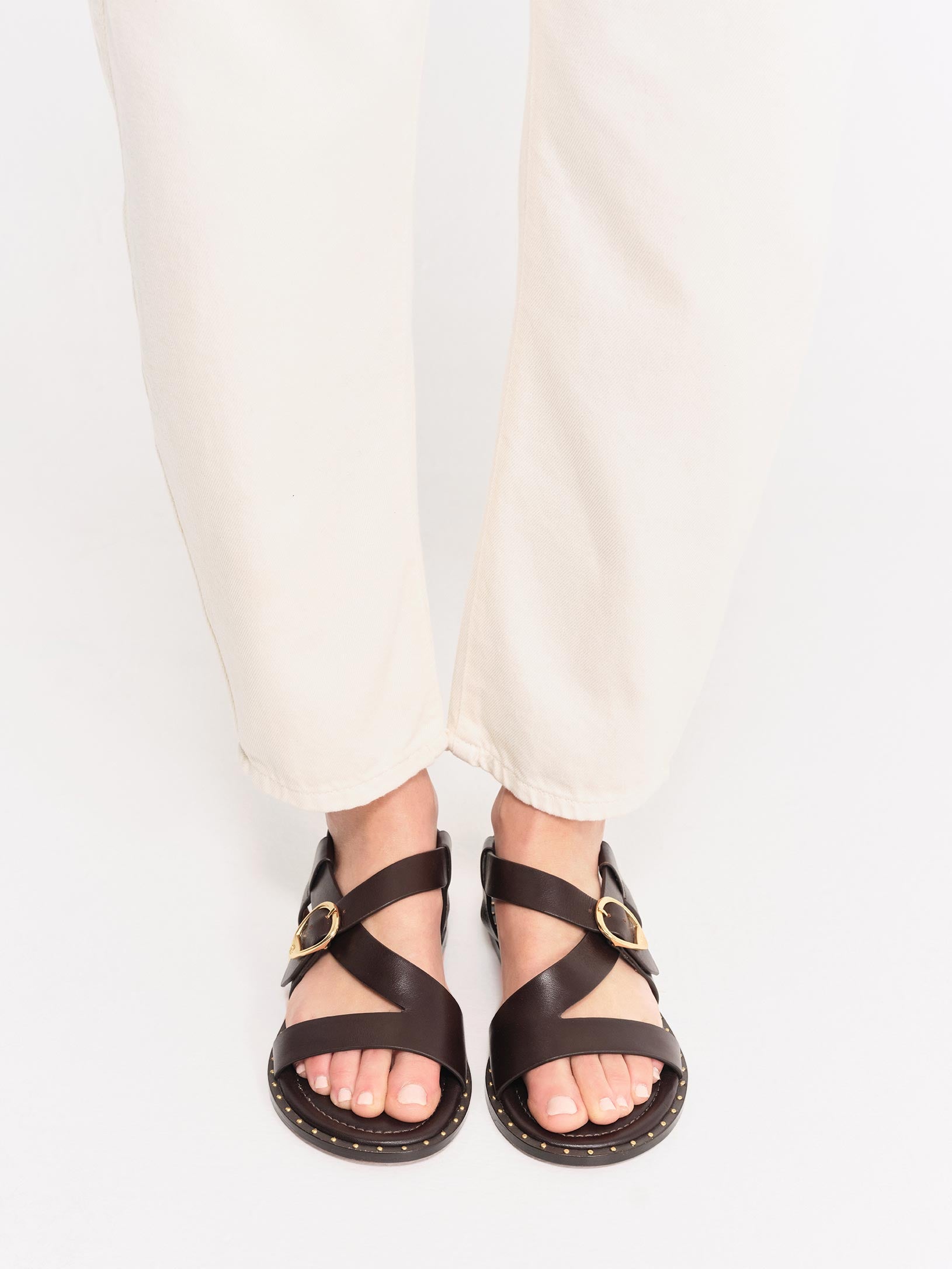 socque-paris-sandale-hydra-chocolat-portee