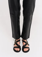 socque-paris-sandale-hydra-noire-portee