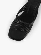 socque-paris-sandale-janis-noir-detail