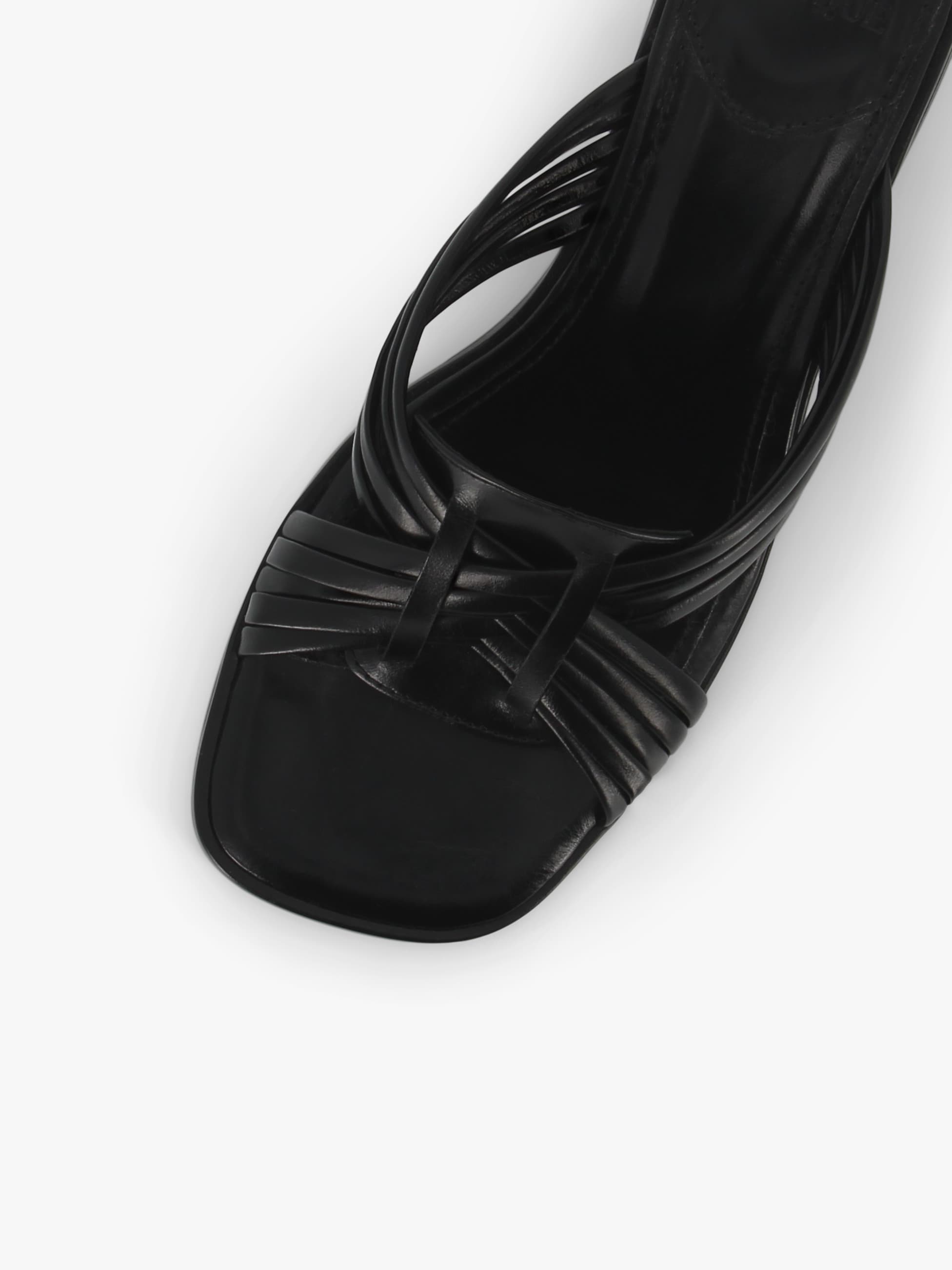 socque-paris-sandale-janis-noir-detail